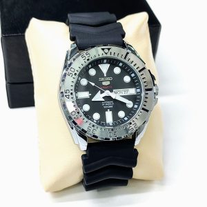 2520d194f5feea0dc3ffbd86f44bb2f5 SEIKO-5 Sports Rubber Strap-Silver Black